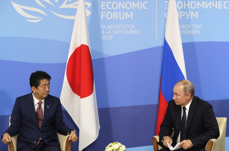 日本の安倍晋三首相とロシアのウラジーミル・プーチン大統領。（AFP/ファイル）