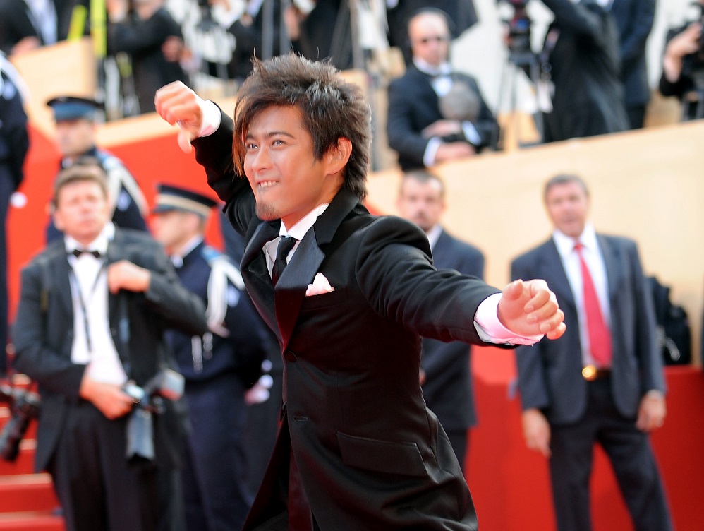 情報筋によると、山口達也は練馬区で信号待ちをしていた車に自身が運転していたバイクで追突したため、呼気検査で基準値を超えるアルコールが検出されたとして逮捕された。（AFP通信）