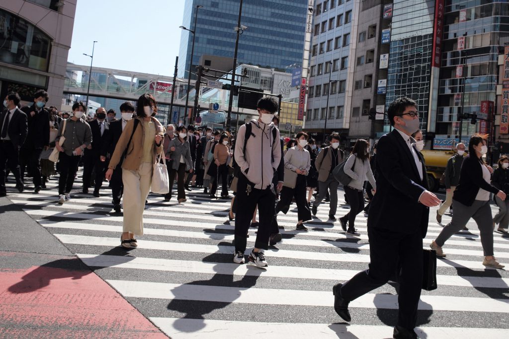 国内では１３日、新たに１３８７人の新型コロナウイルス感染が確認された。(AFP)