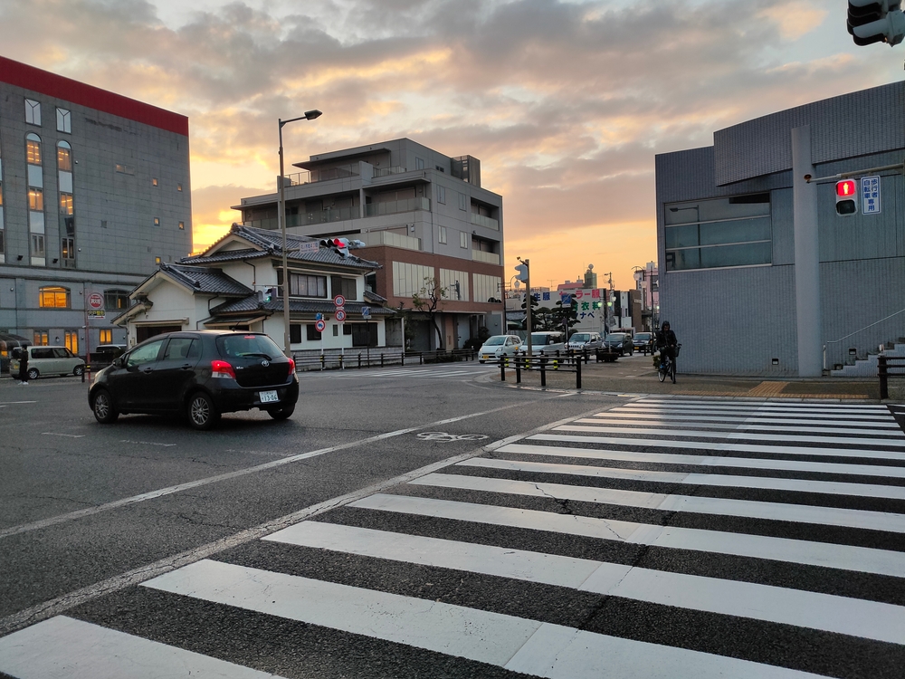 事故時、乗用車のスピードはさほど出ていなかったとみられる。(Shutterstock)