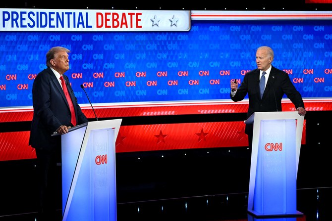 ジョージア州アトランタにあるCNNのスタジオで、ジョー・バイデン米大統領と2024年選挙の第1回大統領討論会に参加するドナルド・トランプ元米大統領兼共和党大統領候補。(AFP＝時事）