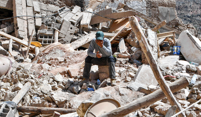 2023年9月17日、マグニチュード6.8の強い地震の後、イミ・ンタラ村で捜索活動が続く中、涙を流す住民。(AFP)